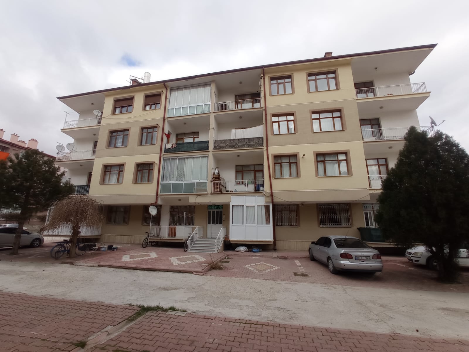 MUHTEŞEM LOKASYON DA 3+1 KOMBİLİ DAİRE